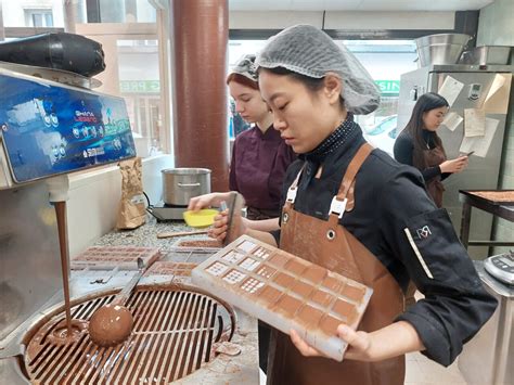 Chocolaterie artisanale avec une façade pittoresque