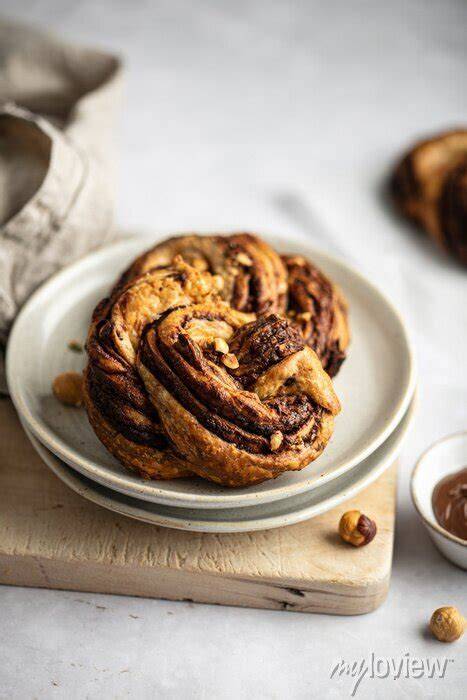 illustration brioche roulée chocolat noisette