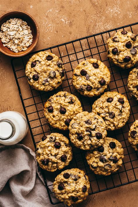Ingrédients pour des cookies aux flocons d'avoine et pépites de chocolat
