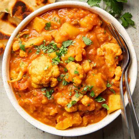 illustration Aloo Gobi curry sec assiette plateau riz