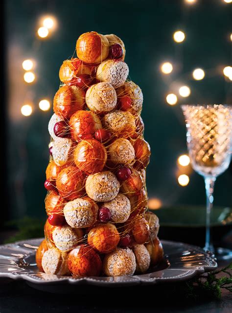 Décoration de croquembouche avec sucre tiré