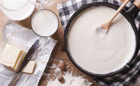 Ingrédients pour la sauce béchamel : lait, farine, beurre, noix de muscade