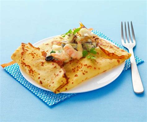 Vue aérienne d'un plat de crêpes aux fruits de mer