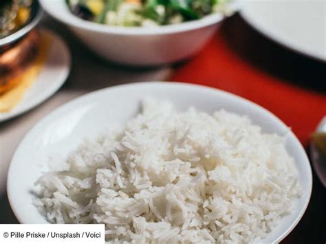 Blender avec du riz et de l'eau