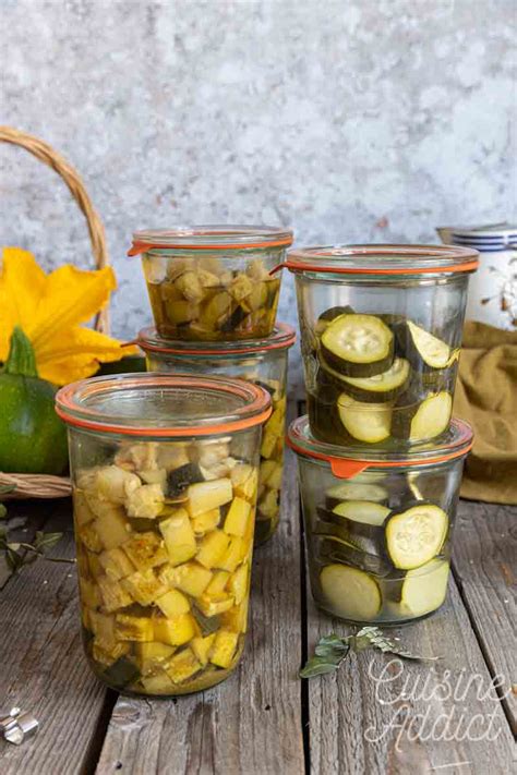 Bocaux de velouté de courgettes stérilisés
