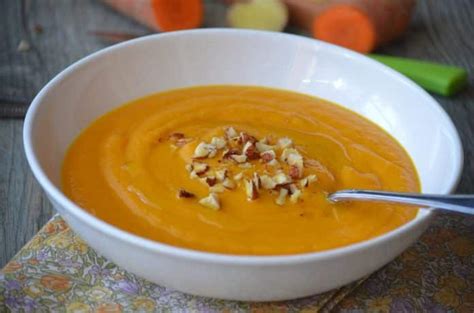 Une soupe veloutée aux couleurs chaudes de patate douce et de carottes