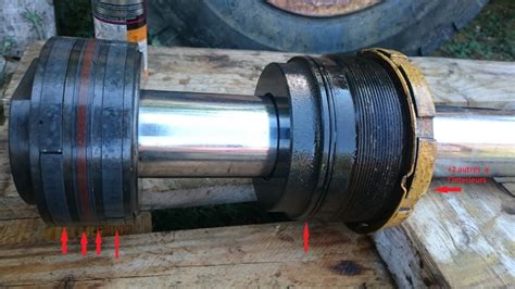 Gros plan sur un joint torique de vérin hydraulique