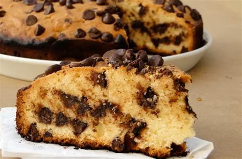 Pépites de chocolat fondant dans un gâteau