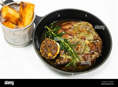 Côte de bœuf dans une poêle