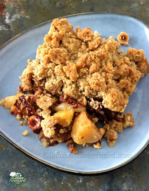 Crumble poire praliné sorti du four