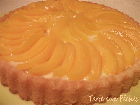 Tarte aux pêches et crème pâtissière terminée
