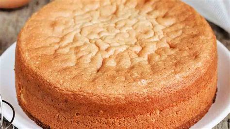 Ingrédients pour la génoise : œufs, sucre, farine, levure