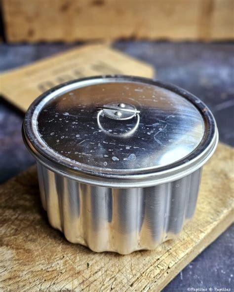 Moule à flan rempli de préparation avant cuisson