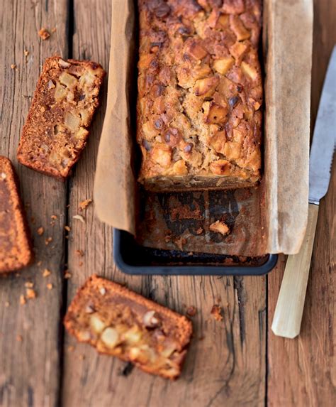 Fruits et épices pour agrémenter un cake