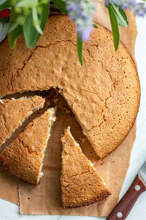 Gâteau creusois entier, doré et moelleux