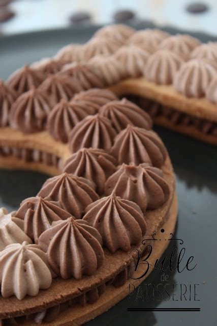 Photo d'un Number Cake décoré avec de la ganache montée au chocolat blanc