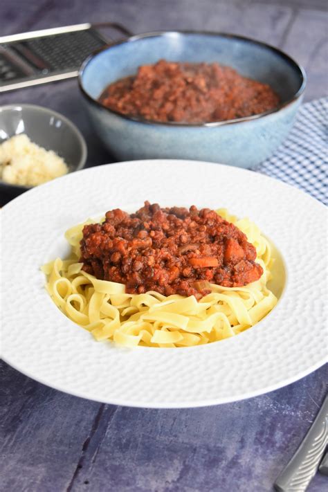 Images: Sauce bolognaise végétarienne prête à être servie sur des spaghetti