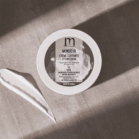 Schéma expliquant l'utilisation de la crème coiffante pré-coiffage