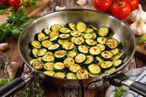 Schéma de cuisson des courgettes et de la semoule: étape 1 à 3