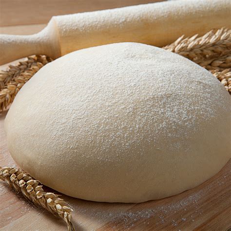Mains pétries dans une pâte à pain