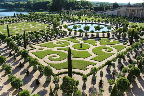 Jardins à la française et canaux historiques