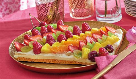 Dessert artistique avec des fruits frais