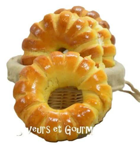 Brioches à la semoule dorées