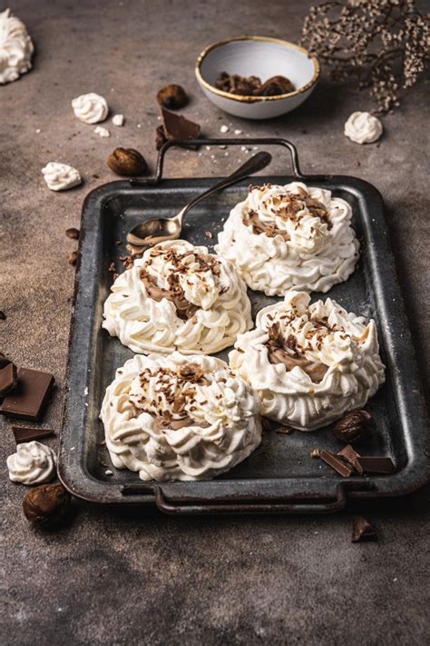 Montagne de crème de marrons et meringues