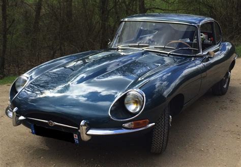 Jaguar Type-E bleue