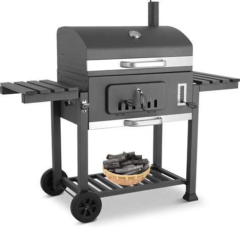Barbecue au charbon de bois en pleine utilisation avec de belles braises