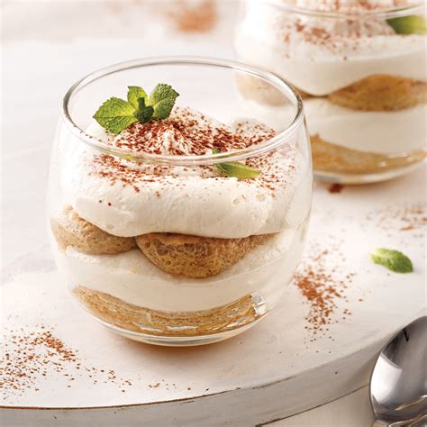Tiramisu glacé servi en verrine
