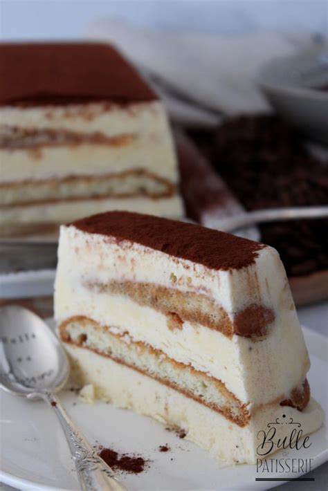 Vue en coupe d'un tiramisu glacé montrant les couches