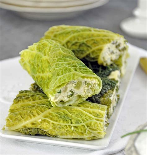 Feuilles de chou vert préparées pour la fermentation