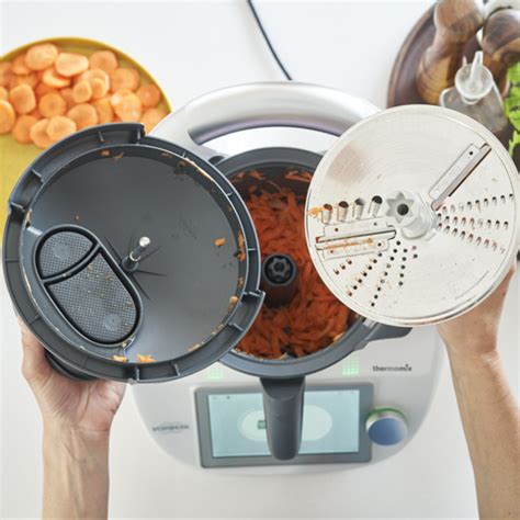 Bol de Thermomix avec des légumes frais