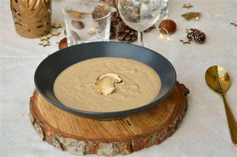 Bol de velouté de cèpes et châtaignes