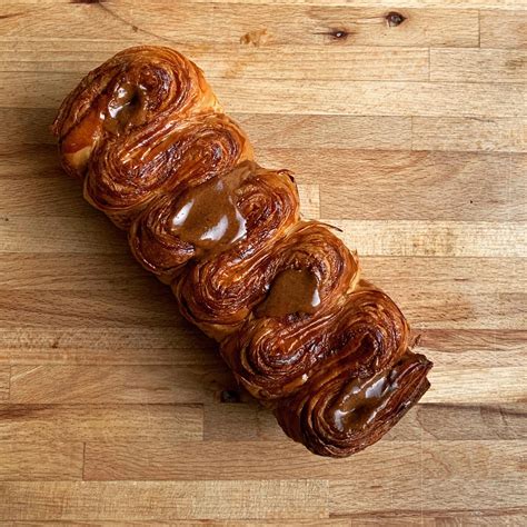 Schéma: étapes de montage et pliage de la brioche praline