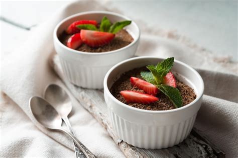 ramequins individuels remplis de tiramisu