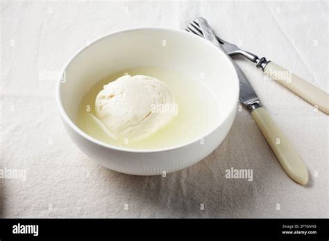 Fromage blanc frais dans un bol