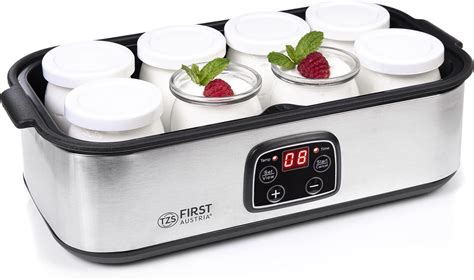 Yaourtière avec des pots de fromage blanc