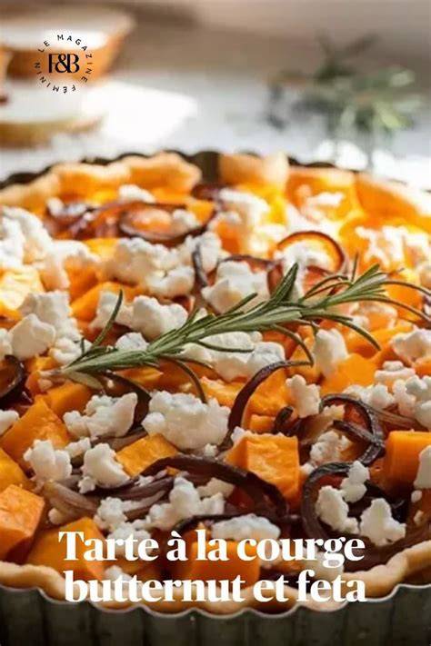 Illustration d’une tarte rustique à la butternut et feta avec pesto de roquette et pignons de pin