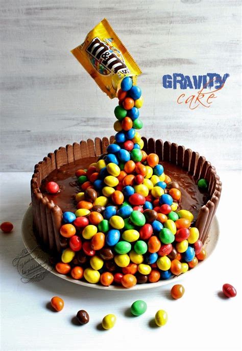 Schéma de montage du Gravity Cake aux M&M's