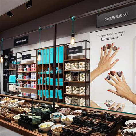 Image d’une vitrine Jeff de Bruges avec assortiments de chocolats