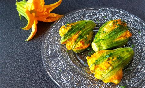 Fleurs de courgette farcies et frites