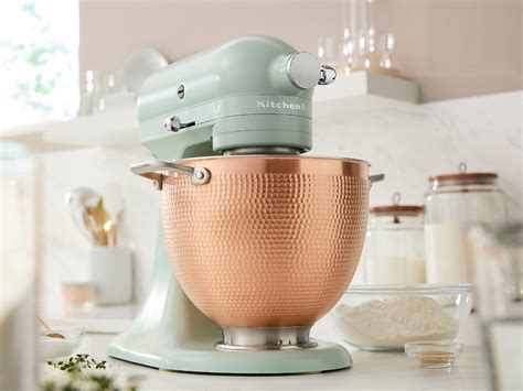 Collection de robots KitchenAid Artisan dans diverses couleurs