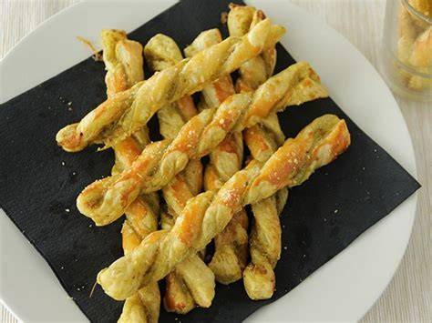 Carte illustrant le montage étape par étape des torsades au pesto