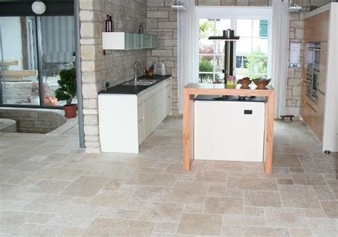 Carrelage travertin dans une cuisine