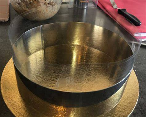 Schéma de démoulage net avec cercle à pâtisserie et rhodoïd