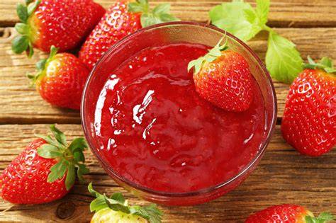 Gamme de fraises fraîches et coulis coloré