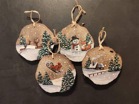 boules de noël en bois et bricolage textile