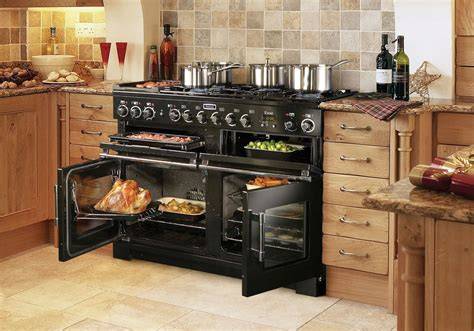 Exemple de piano de cuisson design en inox